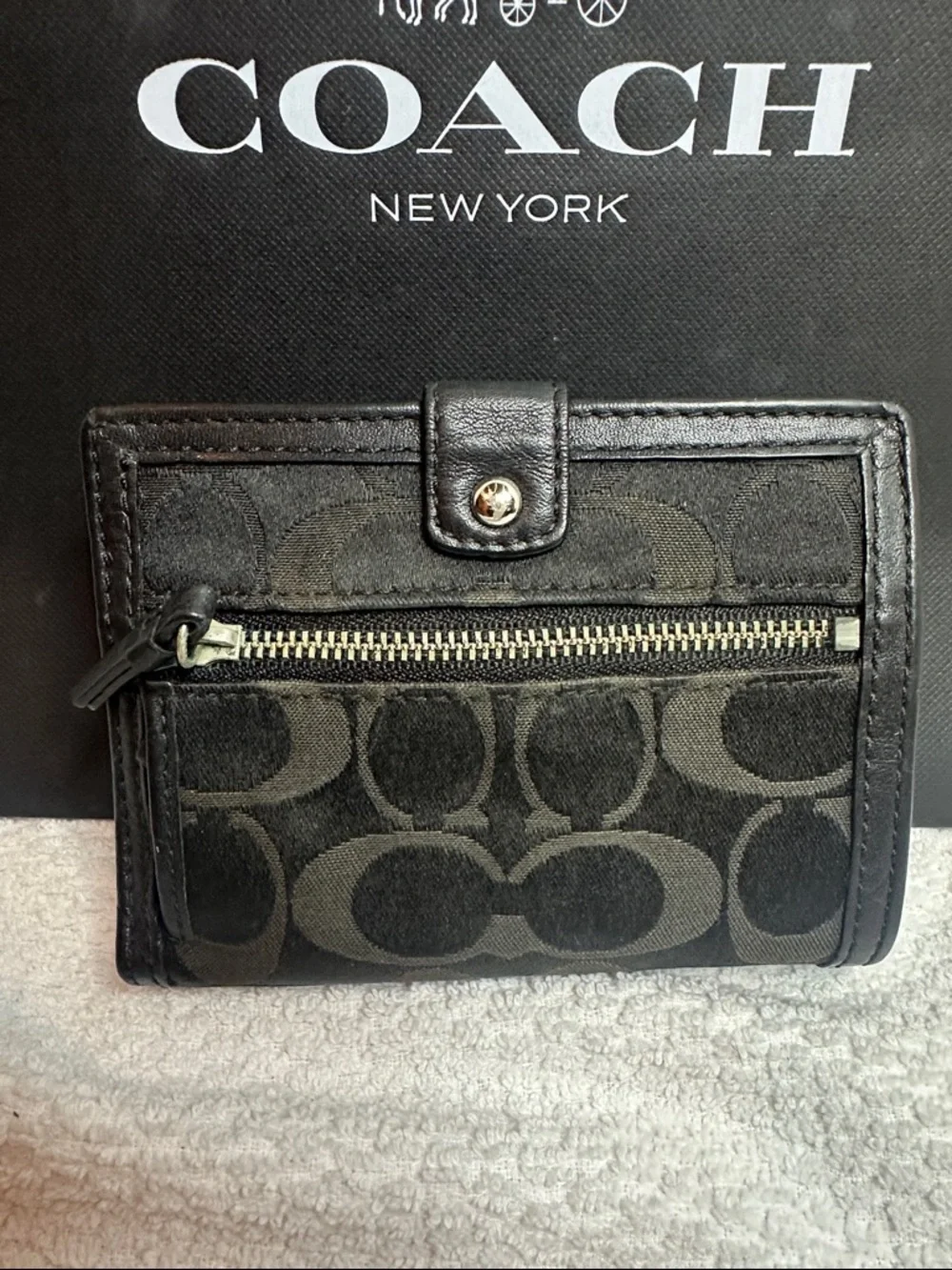 COACH Black Signature Compact Wallet with Pink Interior - Picture 5 of 6